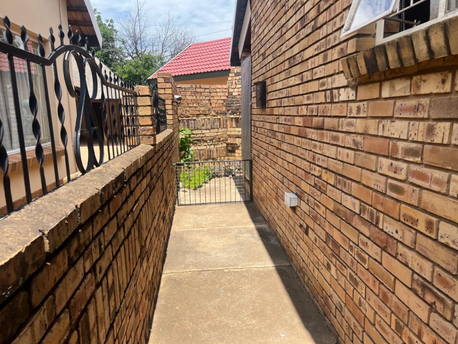 3 Bedroom Property for Sale in Adamayview North West